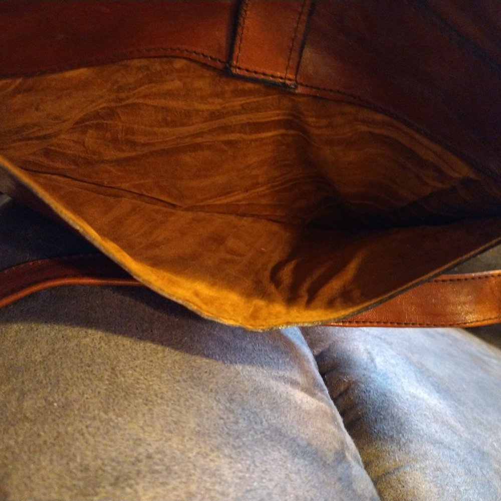 GENUINE LEATHER BROWN PURSE - CLIP CLOSURE ON THE BACK - Picture 6 of 6
